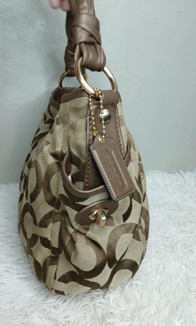 Coach bag (Category: Tote Bags) located in Bulacan. Submitted by caikymaria (Listing ID 1470461807, Image 2). Description: fr japan manage ur expectations check photos po no cod, payment 1st via jnt.