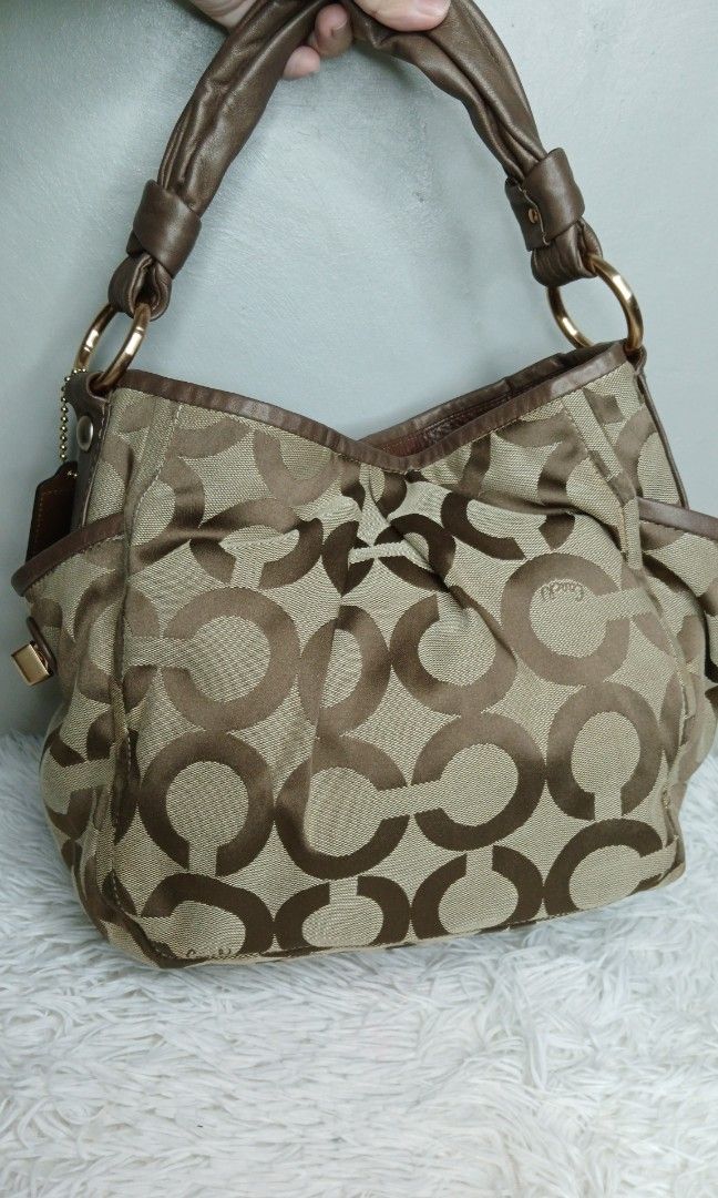 Coach bag (Category: Tote Bags) located in Bulacan. Submitted by caikymaria (Listing ID 1470461807, Image 1). Description: fr japan manage ur expectations check photos po no cod, payment 1st via jnt.