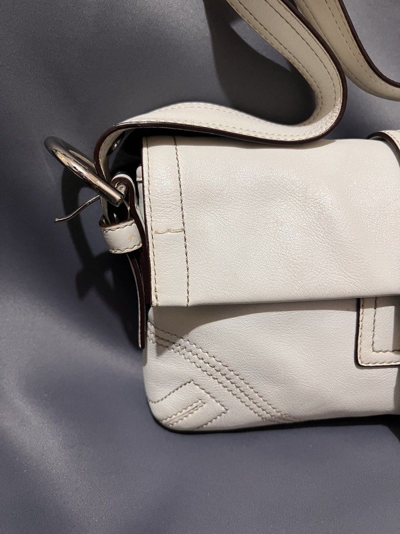 Coach baguette white killybag (Category: Luxury Bags & Wallets) located in Davao. Submitted by harryybane90592 (Listing ID 1470529349, Image 2). Description: .