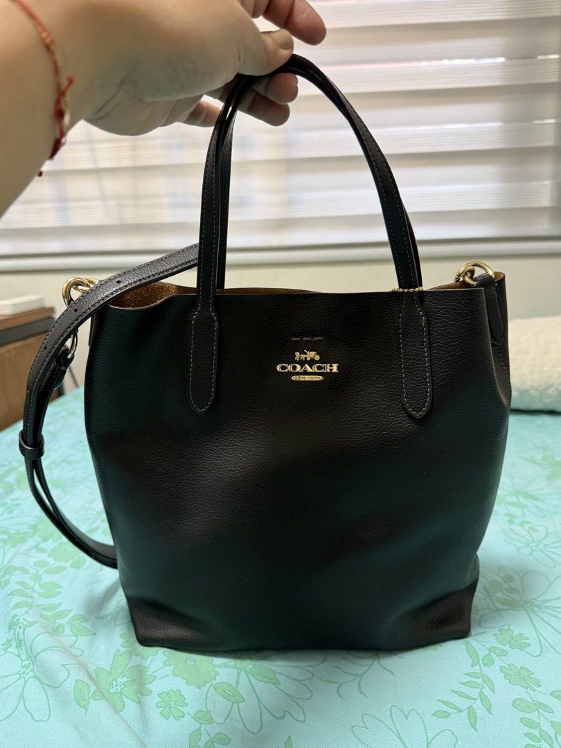 Coach Black Pebbled Leather Tote Bag (Category: Luxury Bags & Wallets) located in Manila. Submitted by abiespreloved (Listing ID 1470378991, Image 2). Description: - Brand: Coach - Material: Premium black pebbled leather - Hardware: Elegant gold-tone - Straps: Double top handles + adjustable, detachable shoulder strap - Interior: Spacious tan lining with a secure middle zip compartment and snap closure pocket - Condition: Like New used 3 times Gu