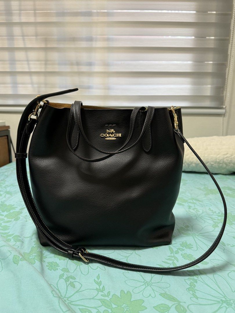 Coach Black Pebbled Leather Tote Bag (Category: Luxury Bags & Wallets) located in Manila. Submitted by abiespreloved (Listing ID 1470378991, Image 1). Description: - Brand: Coach - Material: Premium black pebbled leather - Hardware: Elegant gold-tone - Straps: Double top handles + adjustable, detachable shoulder strap - Interior: Spacious tan lining with a secure middle zip compartment and snap closure pocket - Condition: Like New used 3 times Gu