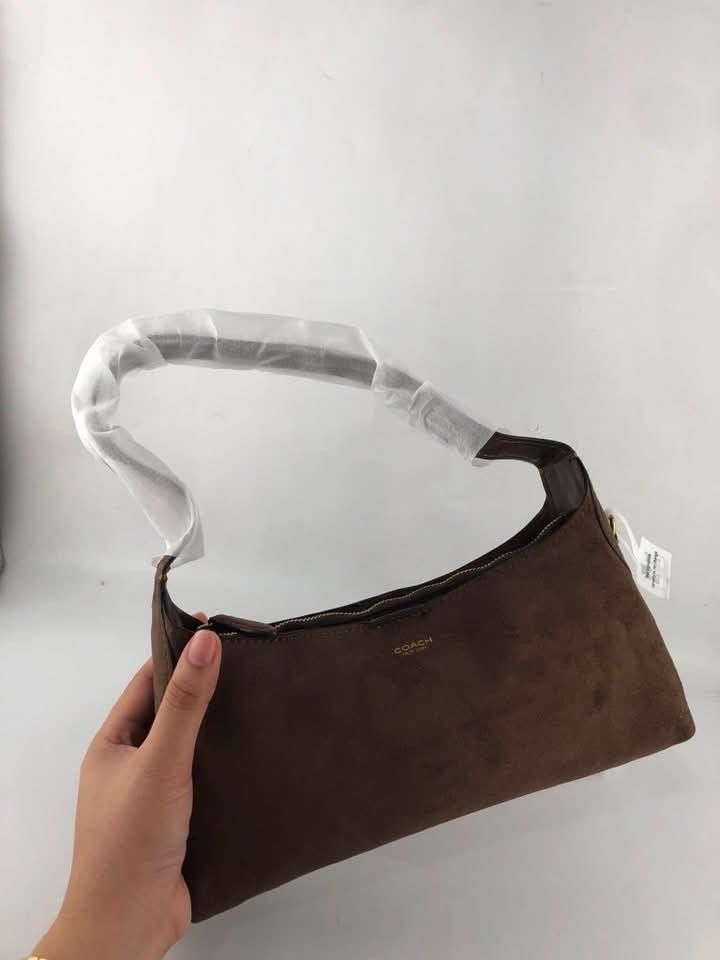 Coach Brooklyn26 Suede Shoulder Bag (Category: Shoulder Bags) located in Manila. Submitted by msddirectfactoryoutlet (Listing ID 1470423030, Image 2). Description: US Grade 100%.
