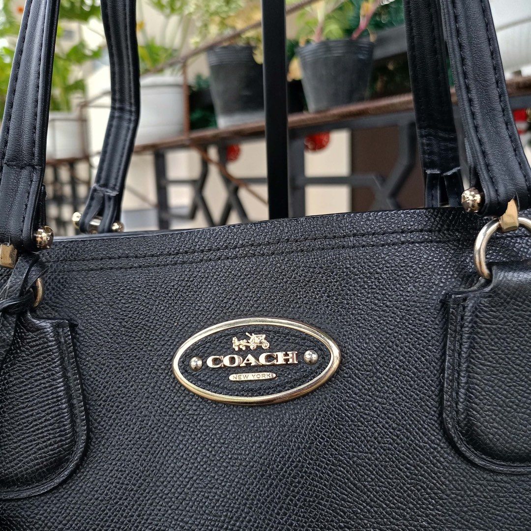 Coach Caryall Tote Bag (Category: Tote Bags) located in Barugo. Submitted by green.trendsetter (Listing ID 1470350517, Image 2). Description: PRELOVED MEANS PRELOVED. Each piece has been previously loved and may naturally have signs of use such as creasing, scratches, stains, discoloration, or other imperfections. Kindly manage your expectations accordingly. •We kindly ask for no fussy buyers. • Photos of bag’s details and other identifying featu