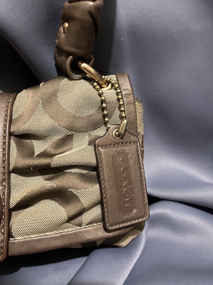 Coach Choco brown Killybag (Category: Luxury Bags & Wallets) located in Davao. Submitted by harryybane90592 (Listing ID 1470529008, Image 3). Description: .