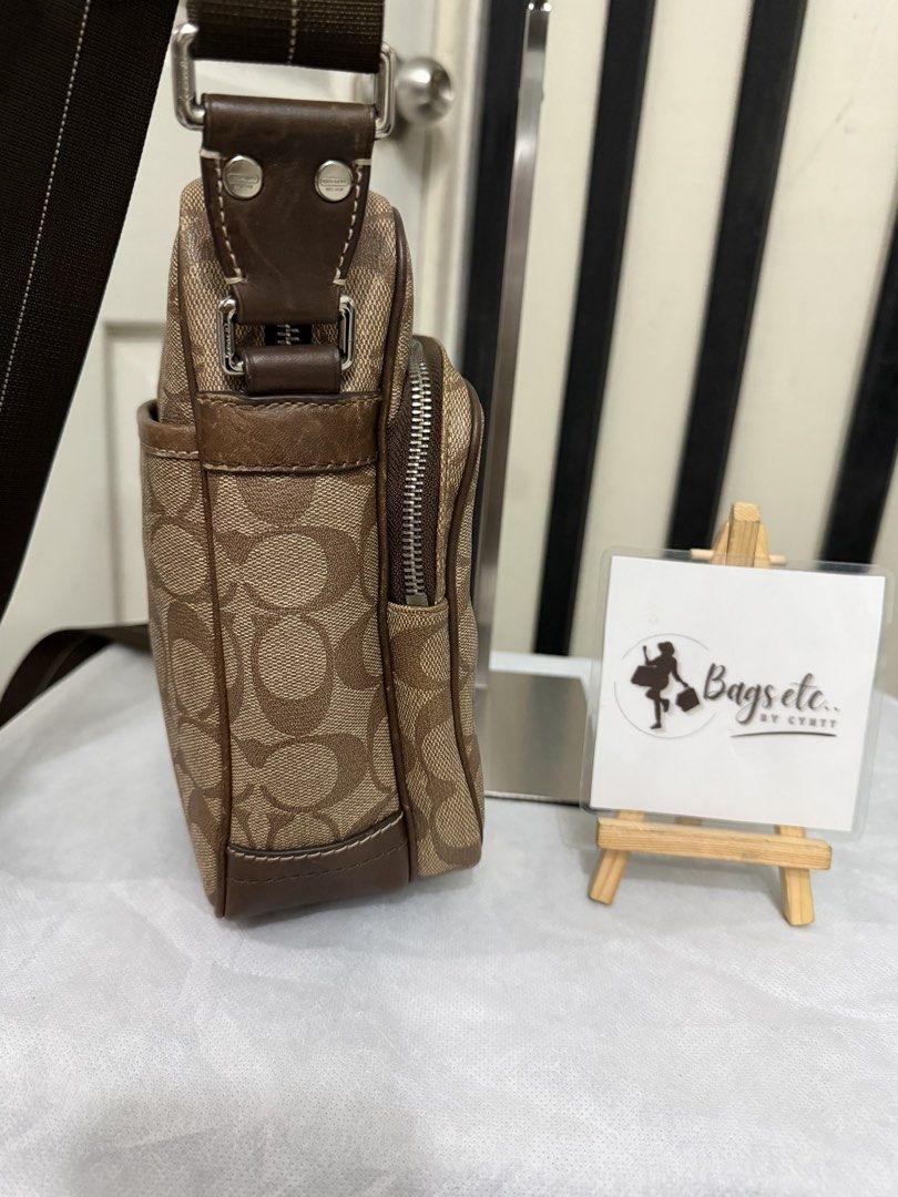 Coach cross body bag (Category: Luxury Bags & Wallets) located in Pasig City. Submitted by bagsetcbycyntt (Listing ID 1470382641, Image 2). Description: .