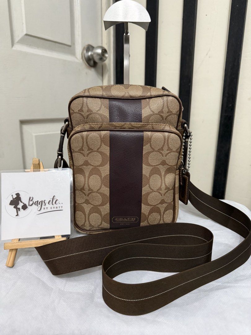 Coach cross body bag (Category: Luxury Bags & Wallets) located in Pasig City. Submitted by bagsetcbycyntt (Listing ID 1470382641, Image 1). Description: .