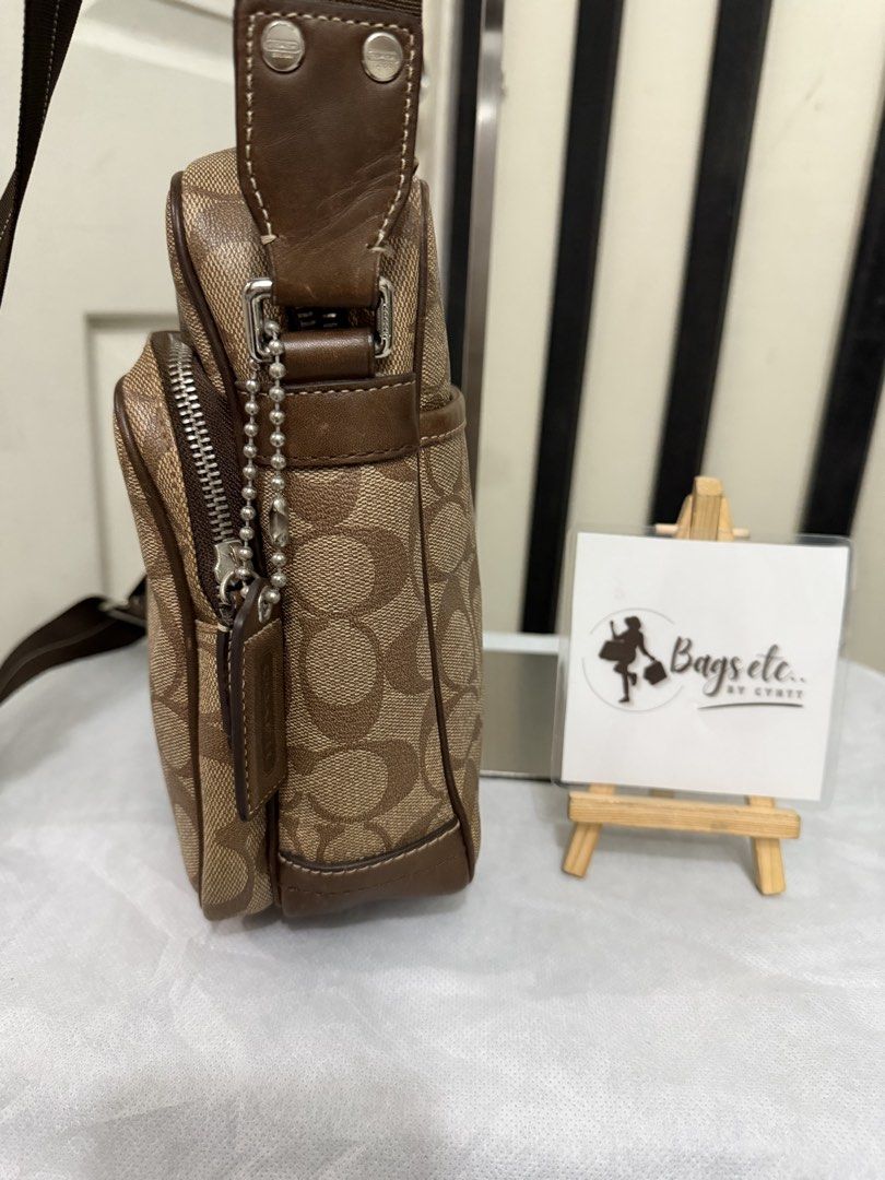Coach cross body bag (Category: Luxury Bags & Wallets) located in Pasig City. Submitted by bagsetcbycyntt (Listing ID 1470382641, Image 3). Description: .