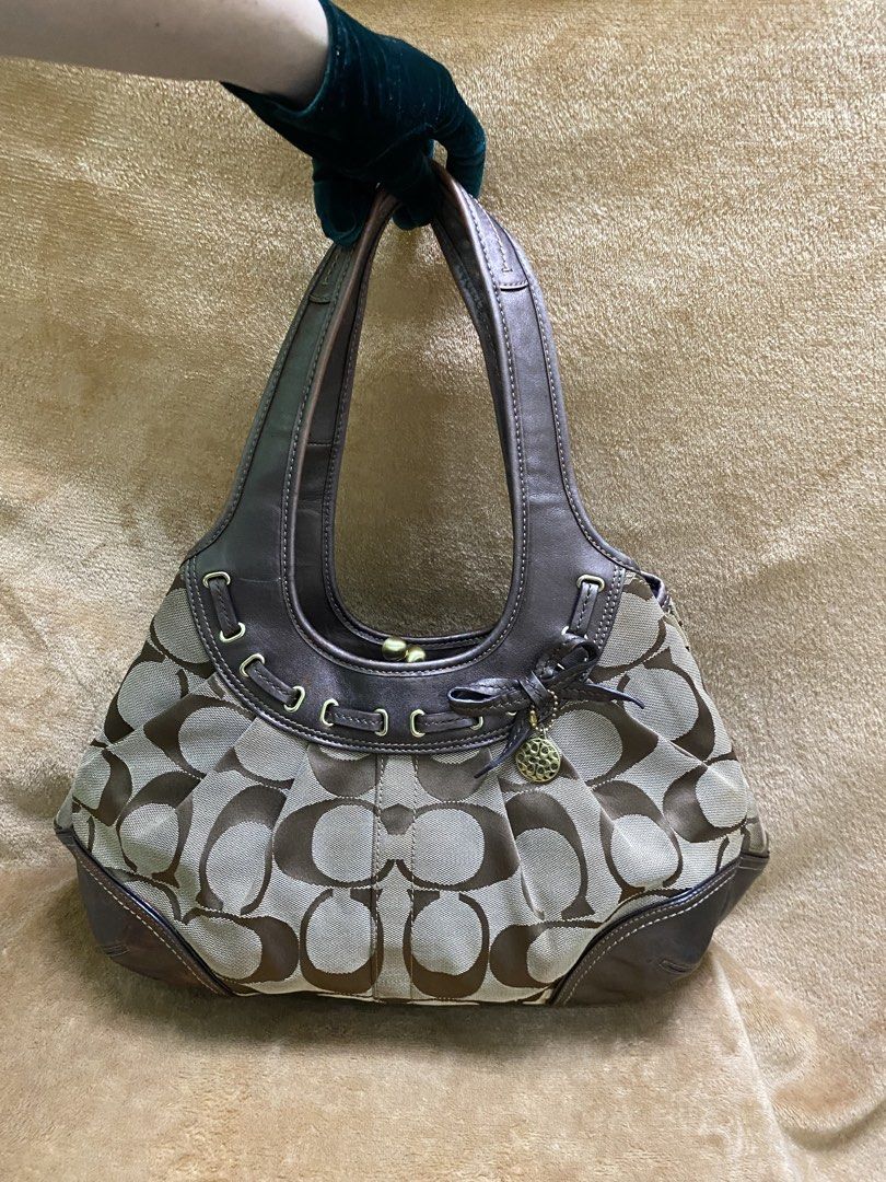Coach Ergo (Category: Tote Bags) located in Buhi. Submitted by nyleeshop0.0 (Listing ID 1470519420, Image 2). Description: Rare Coach ergo all minor flaws and details are in photo Msg for further inquiry if any Price + Sf.