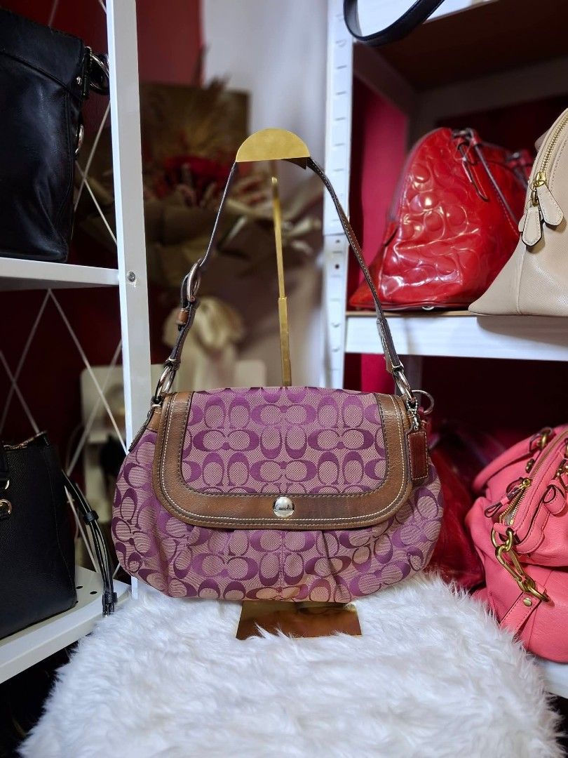 Coach Ergo Pleated Flap Bag (Category: Shoulder Bags) located in Quezon City. Submitted by 88bagelya_ni_rhen88 (Listing ID 1470512244, Image 1). Description: preloved from japan issue po nya my mga nag dark color na po my ibang part po ng leather sa body no rubs malinis ang loob.