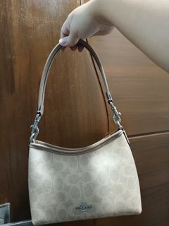 (Category: ) located in . Submitted by shoppingqueen009 (Listing ID 1470480157, Image 1). Description: .