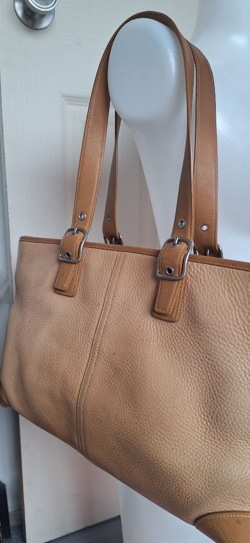 COACH Leather Brown Bag (Category: Luxury Bags & Wallets) located in General Trias. Submitted by aeunice (Listing ID 1470480156, Image 1). Description: Brand: Coach In Good condition. This Coach shoulder bag is made of soft leather in a classic light brown color. It’s perfect for everyday use and can easily match both casual and dressy outfits. The design is simple, stylish and built to last. Meet up or Shipping via Lalamove, JnT, Gogo Express & 