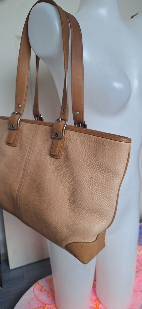 COACH Leather Brown Bag (Category: Luxury Bags & Wallets) located in General Trias. Submitted by aeunice (Listing ID 1470480156, Image 3). Description: Brand: Coach In Good condition. This Coach shoulder bag is made of soft leather in a classic light brown color. It’s perfect for everyday use and can easily match both casual and dressy outfits. The design is simple, stylish and built to last. Meet up or Shipping via Lalamove, JnT, Gogo Express & 