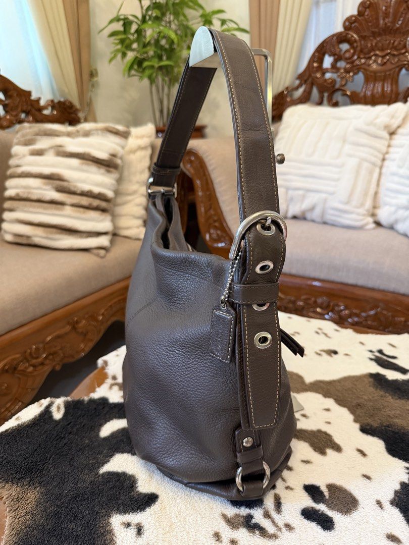 Coach Leather Hobo Shoulder Bag Dark Brown (Category: Shoulder Bags) located in Santiago. Submitted by yrellagnoihsaf (Listing ID 1470349643, Image 3). Description: Vintage Orig Coach sling convertible to shoulder bag genuine leather large size makinis pa body..sa loob or likod lang ng strap may crackings pero matagal pa buhay nito bhie pls check pics 💋💋💋.