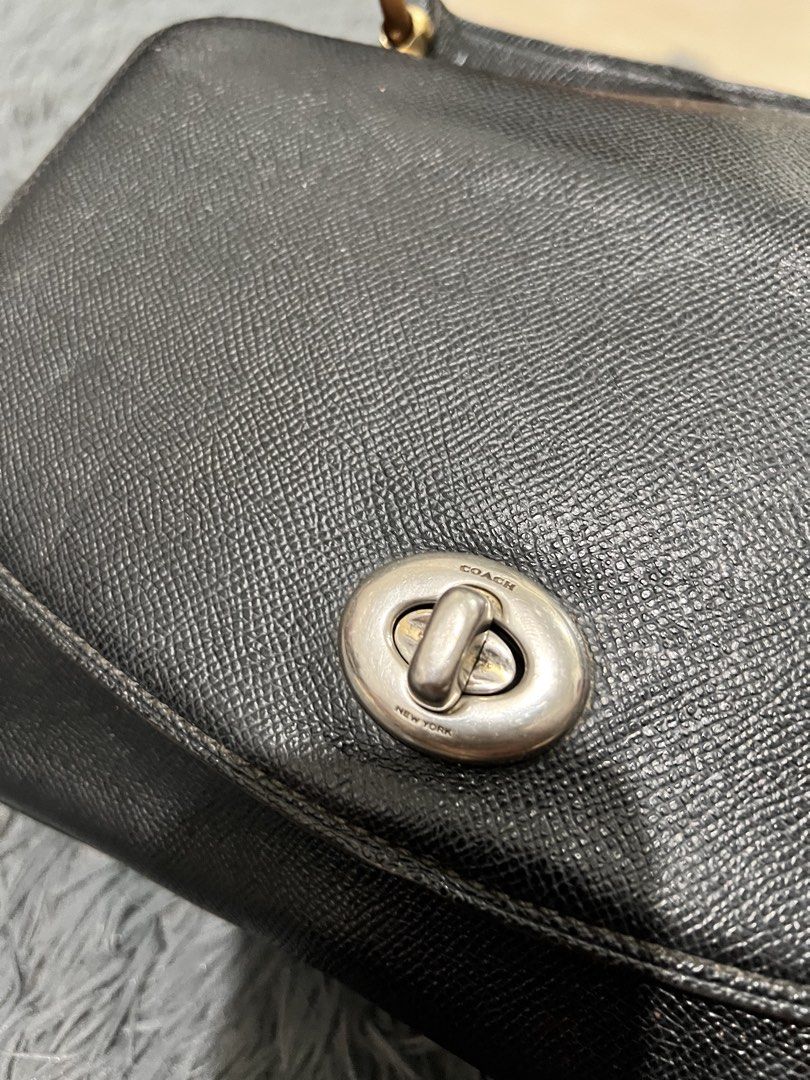 Coach Leather Top handle crossbody bag (Category: Luxury Bags & Wallets) located in San Pedro. Submitted by _eyamarieii (Listing ID 1470497837, Image 2). Description: Issue: Sling not OG and rubber lining see last pictures.