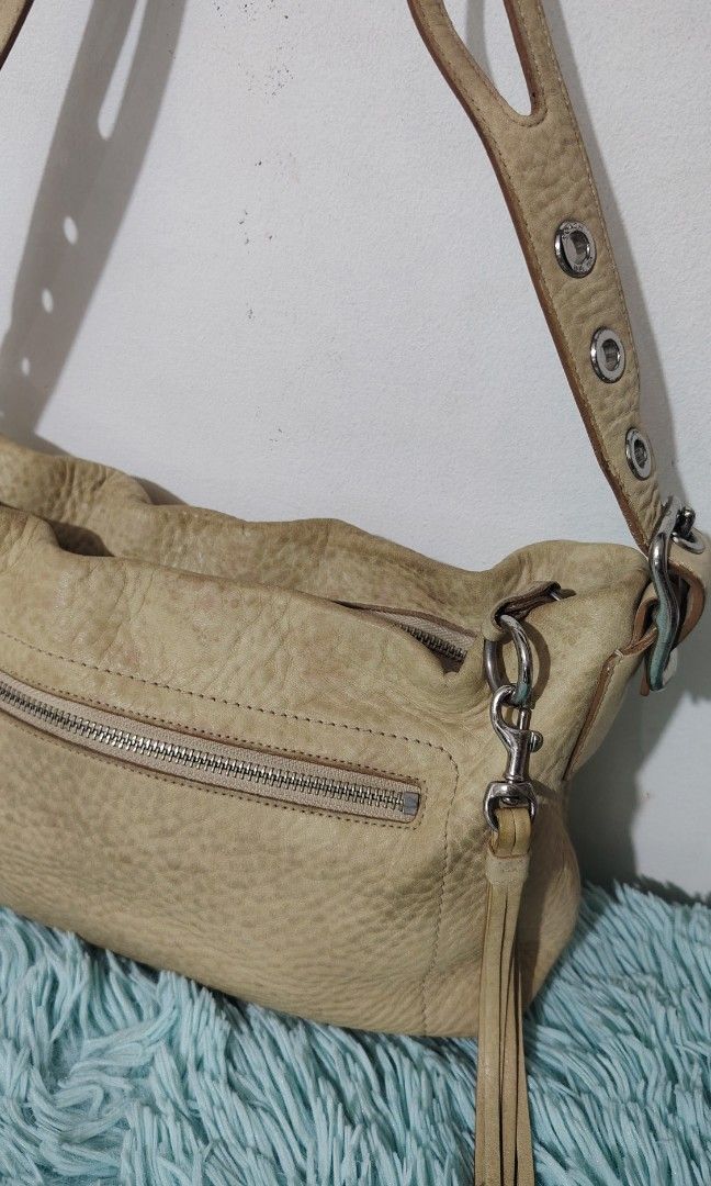 Coach legacy hobo bag (Category: Shoulder Bags) located in Quezon City. Submitted by thriftmo19 (Listing ID 1470530651, Image 2). Description: Good conditjon with some watermarks Need to be clean See all photos 600 only.