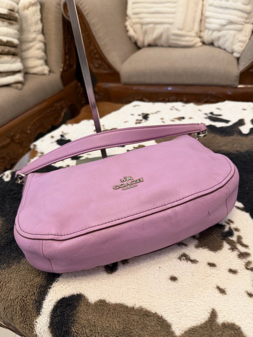 Coach Lilac Leather Shoulder Bag (Category: Shoulder Bags) located in Santiago. Submitted by yrellagnoihsaf (Listing ID 1470351905, Image 3). Description: Orig Coach kili bag genuine leather walang ganong ganap sa buhay normal signs of wear onlee konting dirt fading pressed marks buo ang creed kasya long wallet at promax onting anik 💋💋💋.