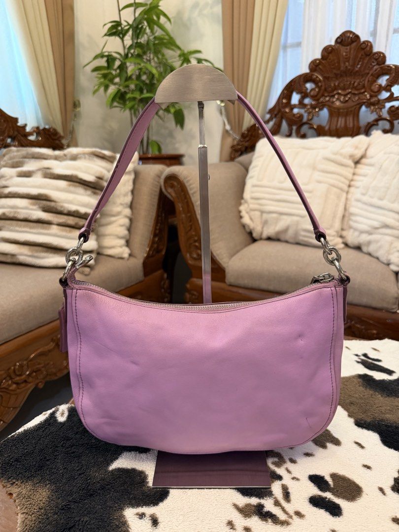 Coach Lilac Leather Shoulder Bag (Category: Shoulder Bags) located in Santiago. Submitted by yrellagnoihsaf (Listing ID 1470351905, Image 2). Description: Orig Coach kili bag genuine leather walang ganong ganap sa buhay normal signs of wear onlee konting dirt fading pressed marks buo ang creed kasya long wallet at promax onting anik 💋💋💋.