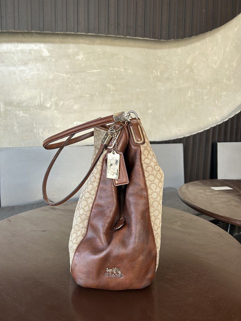 Coach Madison Phoebe (Category: Luxury Bags & Wallets) located in Santa Rosa. Submitted by feldy.moon (Listing ID 1470404096, Image 2). Description: Negotiable pm for more pics detailed .