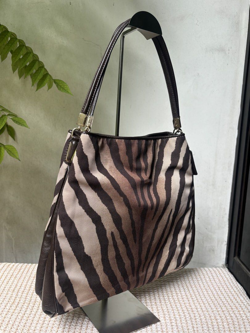Coach Madison zebra Print (Rare Find) (Category: Shoulder Bags) located in Caloocan City. Submitted by kayeannvo1024 (Listing ID 1470366931, Image 3). Description: No issues!.