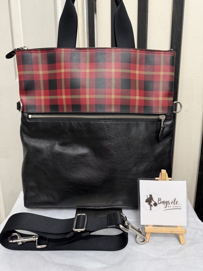 Coach messenger bag (Category: Luxury Bags & Wallets) located in Pasig City. Submitted by bagsetcbycyntt (Listing ID 1470382424, Image 2). Description: .