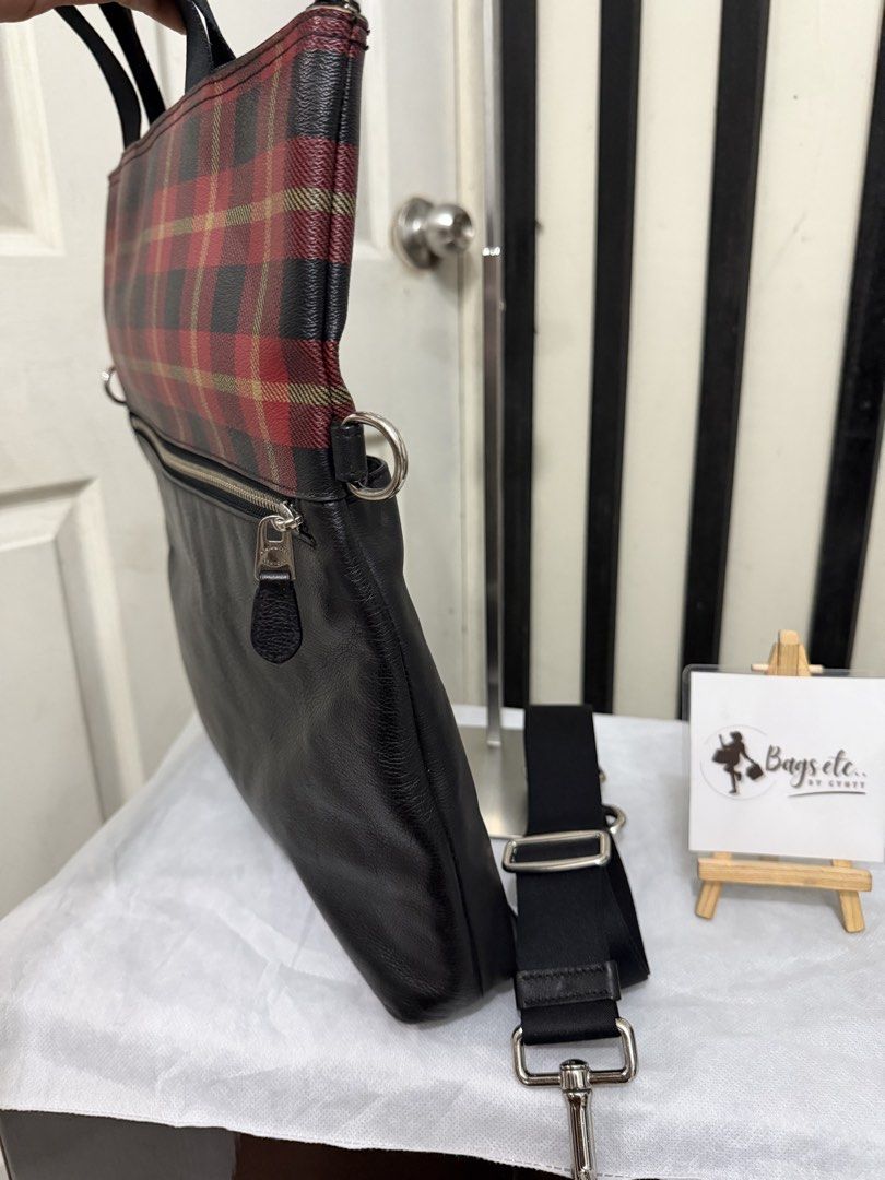 Coach messenger bag (Category: Luxury Bags & Wallets) located in Pasig City. Submitted by bagsetcbycyntt (Listing ID 1470382424, Image 3). Description: .