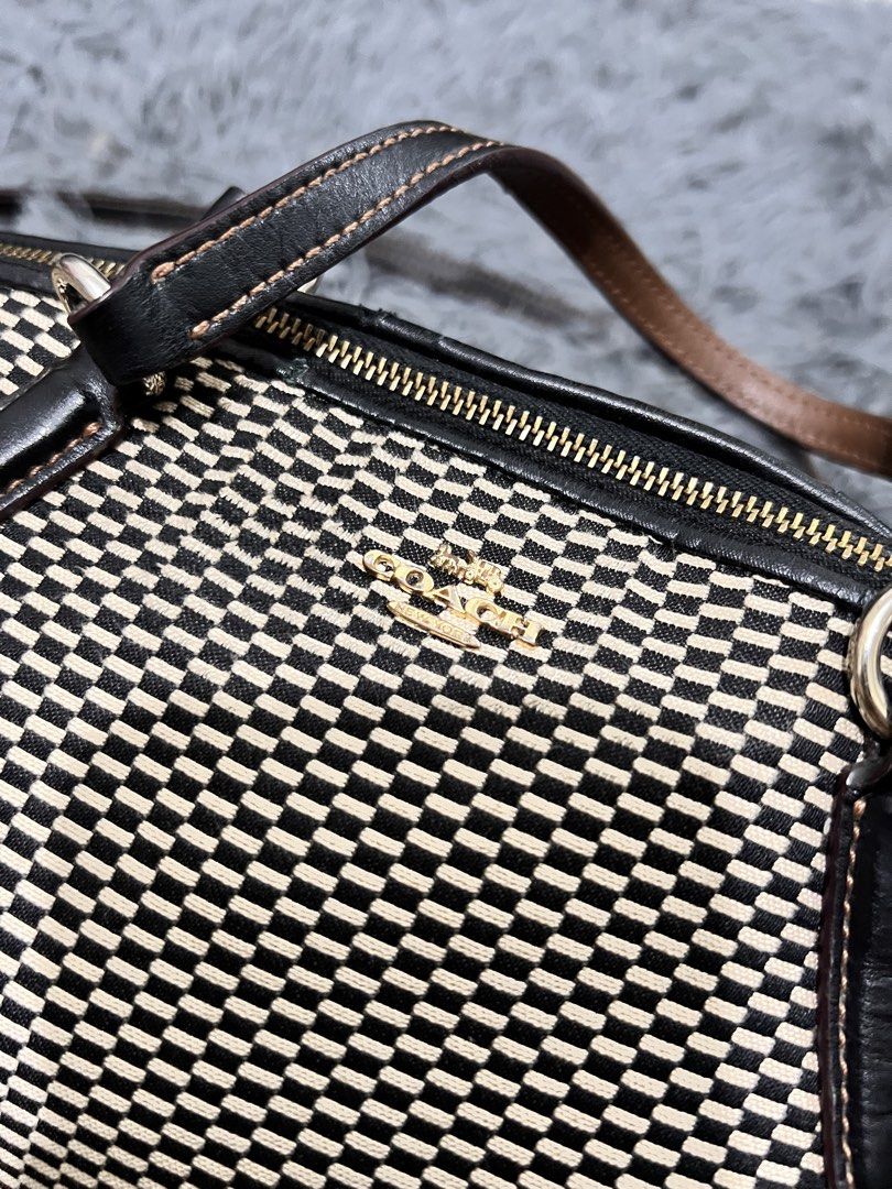 Coach Mini Kelsey Legacy Collection Jacquar (Category: Luxury Bags & Wallets) located in San Pedro. Submitted by _eyamarie (Listing ID 1470469718, Image 2). Description: Issue: Restitch sa likod, rubs and crack sa rubber lining see last photos na lang po.