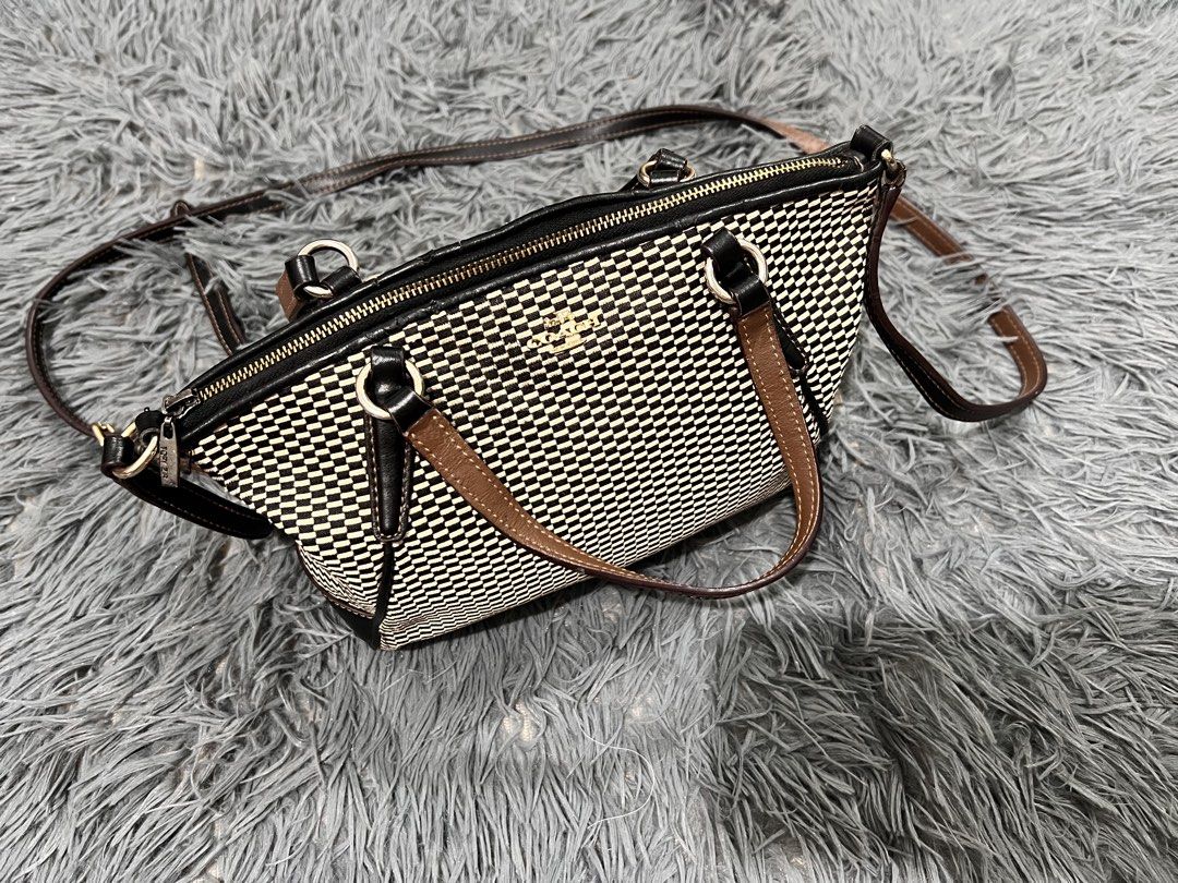 Coach Mini Kelsey Legacy Collection Jacquar (Category: Luxury Bags & Wallets) located in San Pedro. Submitted by _eyamarie (Listing ID 1470469718, Image 1). Description: Issue: Restitch sa likod, rubs and crack sa rubber lining see last photos na lang po.