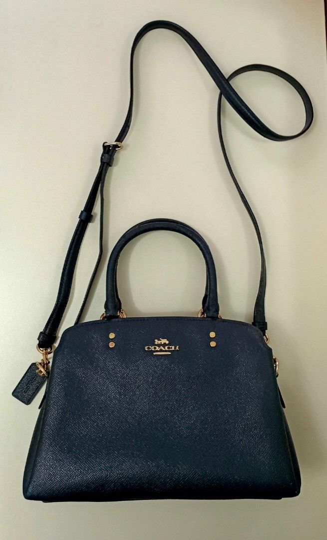 Coach Mini .lLilie CaryAll (Category: Luxury Bags & Wallets) located in Navotas City. Submitted by ms.soulana (Listing ID 1470466887, Image 3). Description: PreOwned likeNew Llightly Used Authentic Coach Mini lilie CaryAll Handbag ,Crossbody - Color:Navy Blue - Material: Textured Saffiano leather with gold-tone hardware - Closure: Secure top zipper - Carry Options: Dual grab handles and adjustable/removable crossbody strap - Includes: Matching le
