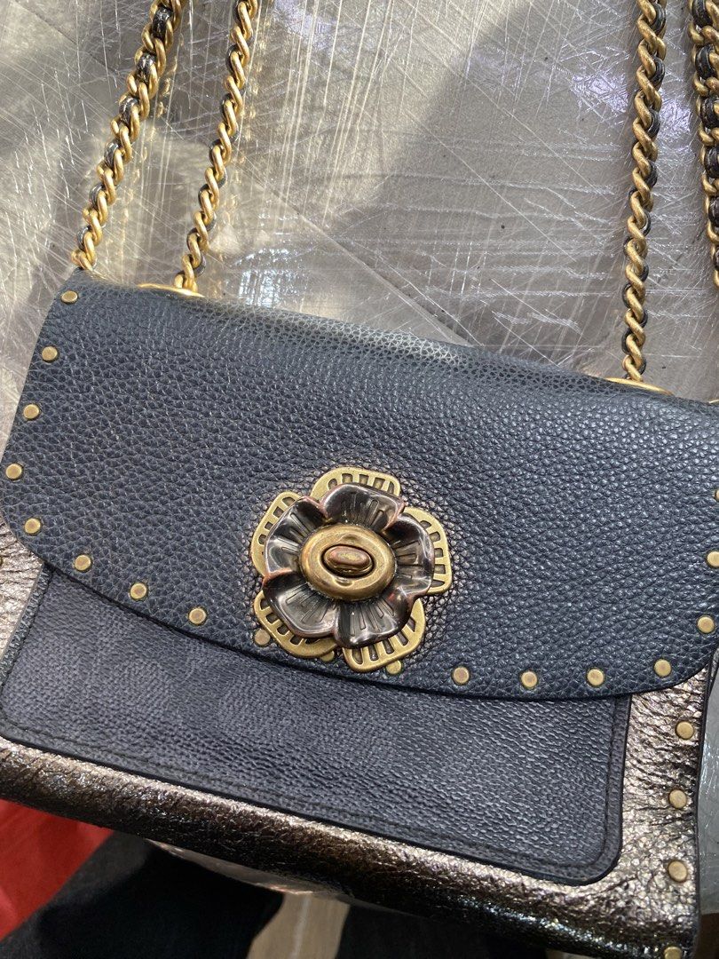 Coach Parker 18 Shoulder Bag (Category: Shoulder Bags) located in Davao. Submitted by workmensph (Listing ID 1470459693, Image 2). Description: .
