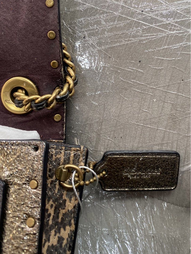 Coach Parker 18 Shoulder Bag (Category: Shoulder Bags) located in Davao. Submitted by workmensph (Listing ID 1470459693, Image 3). Description: .