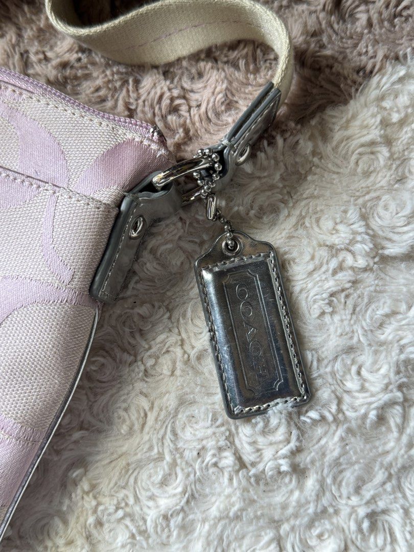 Coach Pink Signature crossbody (Category: Cross-body Bags) located in Lagawe. Submitted by favorsnflavors69115 (Listing ID 1470366182, Image 2). Description: .