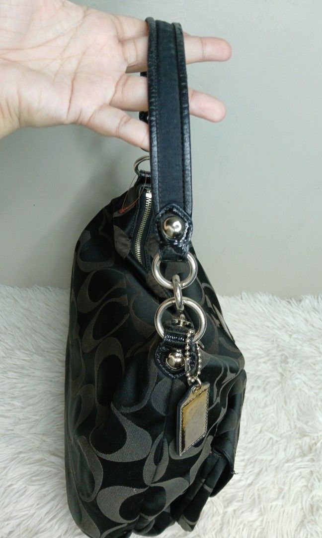 Coach poppy bag (Category: Shoulder Bags) located in Bulacan. Submitted by caikymaria (Listing ID 1470398161, Image 2). Description: fr japan manage ur expectations kindly check the photos direct jnt no cod.