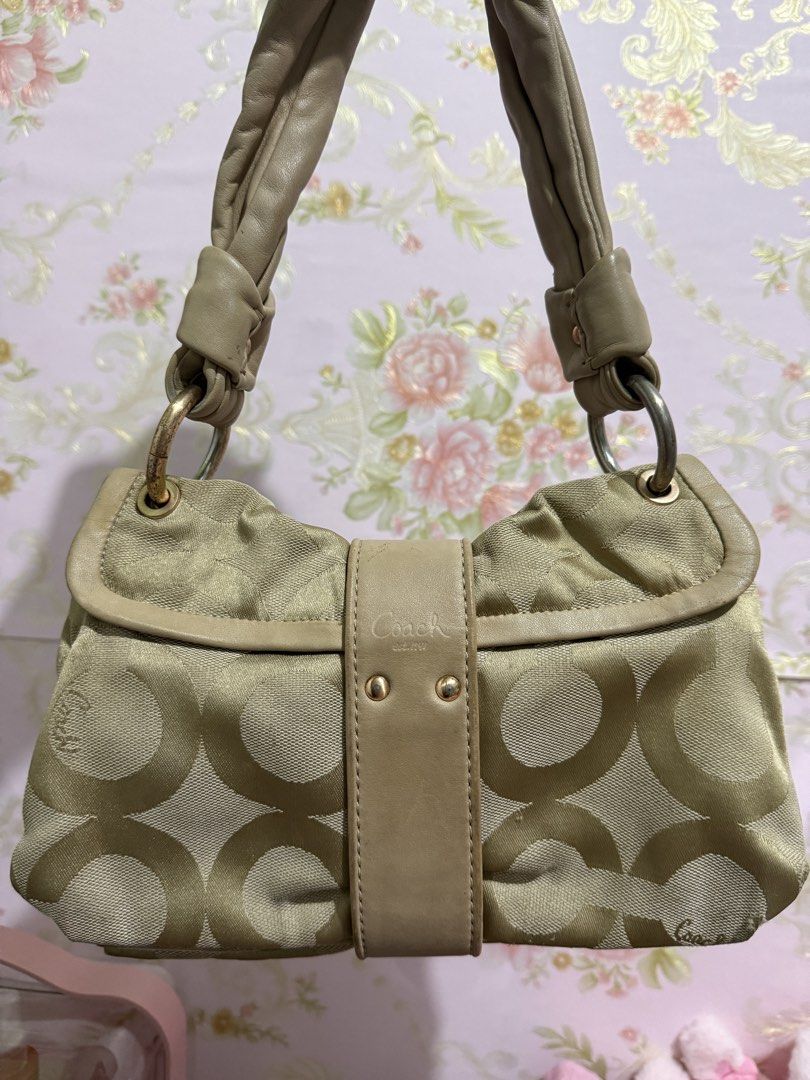 Coach Rare Parker Bow Beige (Category: Shoulder Bags) located in Caloocan City. Submitted by cami.rae (Listing ID 1470556929, Image 2). Description: 3,500 LP ALREADY AUTO DECLINE SA BARAT HARDWARES AND LEATHER NEEDS BAGSPA.