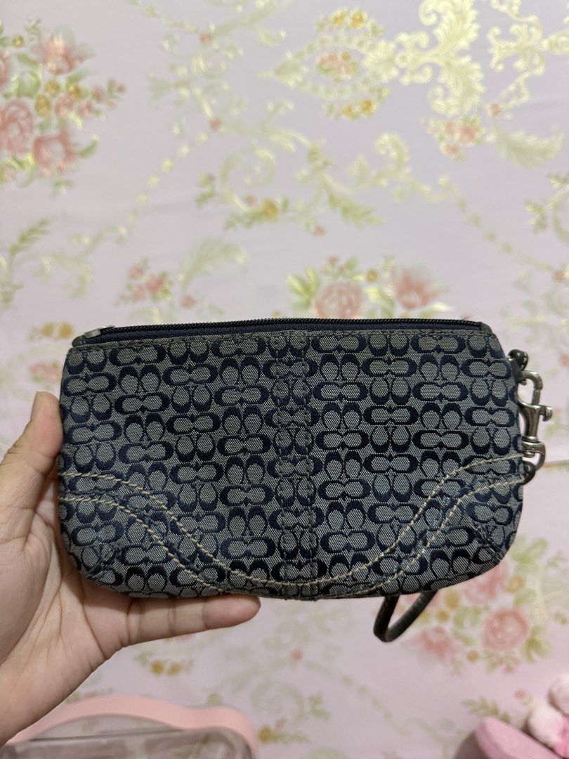 Coach Rare Soho Wristlet Navy Blue (Category: Purses & Pouches) located in Caloocan City. Submitted by cami.rae (Listing ID 1470556822, Image 2). Description: AUTO DECLINE SA BARAT HARDWARE ISSUE CAN BE FIX WORKING ZIPPER PA DIN.