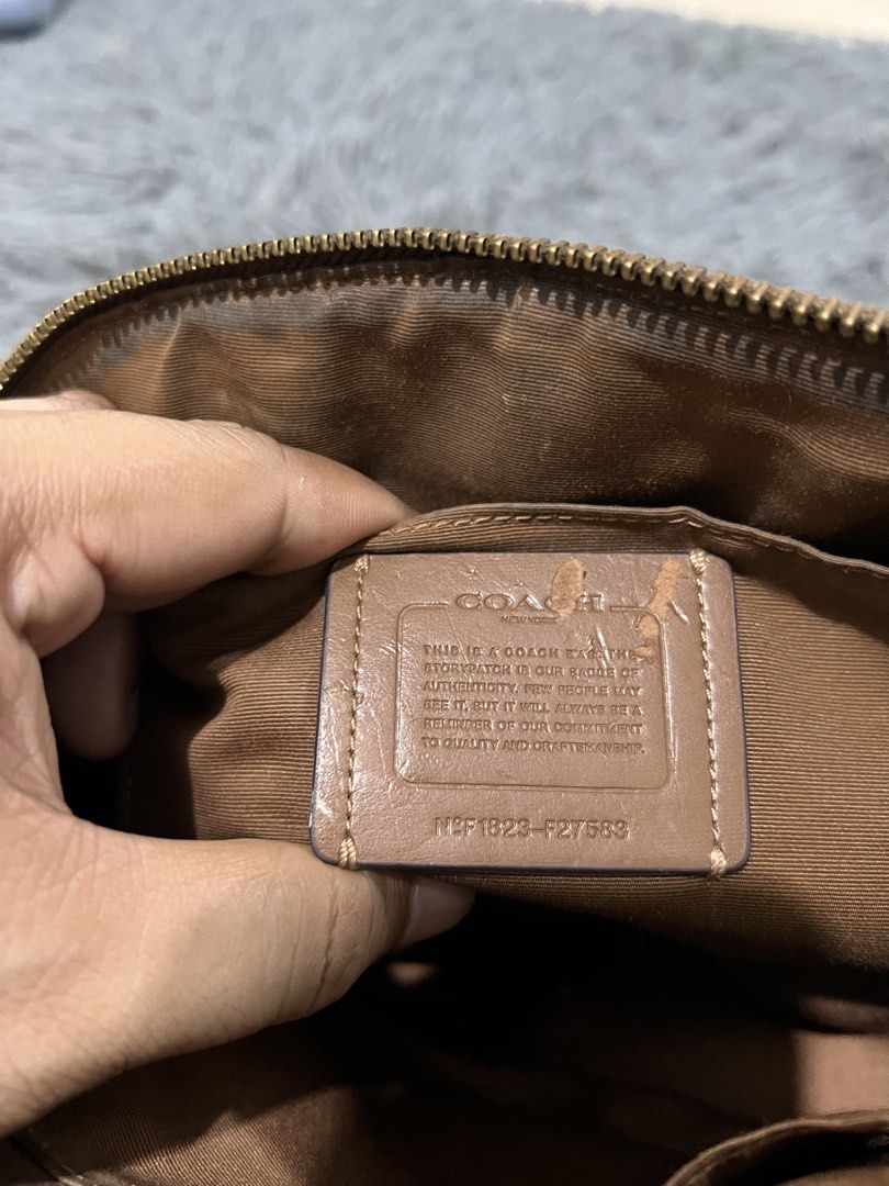 Coach Signature Canvas Dome Satchel (Category: Luxury Bags & Wallets) located in San Pedro. Submitted by _eyamarieii (Listing ID 1470497167, Image 3). Description: Issue: Crack rubber lining and see last pictures sa ibang issue.