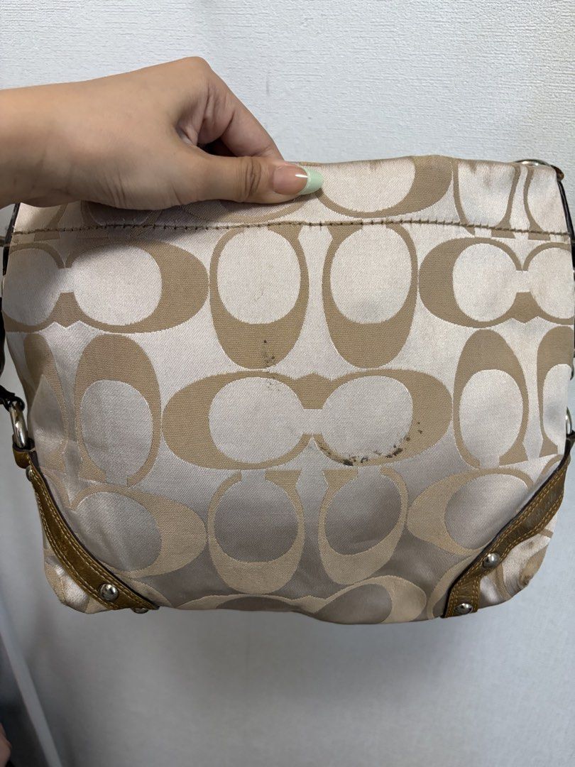 Coach Signature Sateen Carly (Category: Shoulder Bags) located in Cagayan de Oro. Submitted by geminiakabane (Listing ID 1470351382, Image 2). Description: Minimal signs of use Faded gold color Needs wash Can fit 11-inch ipad.