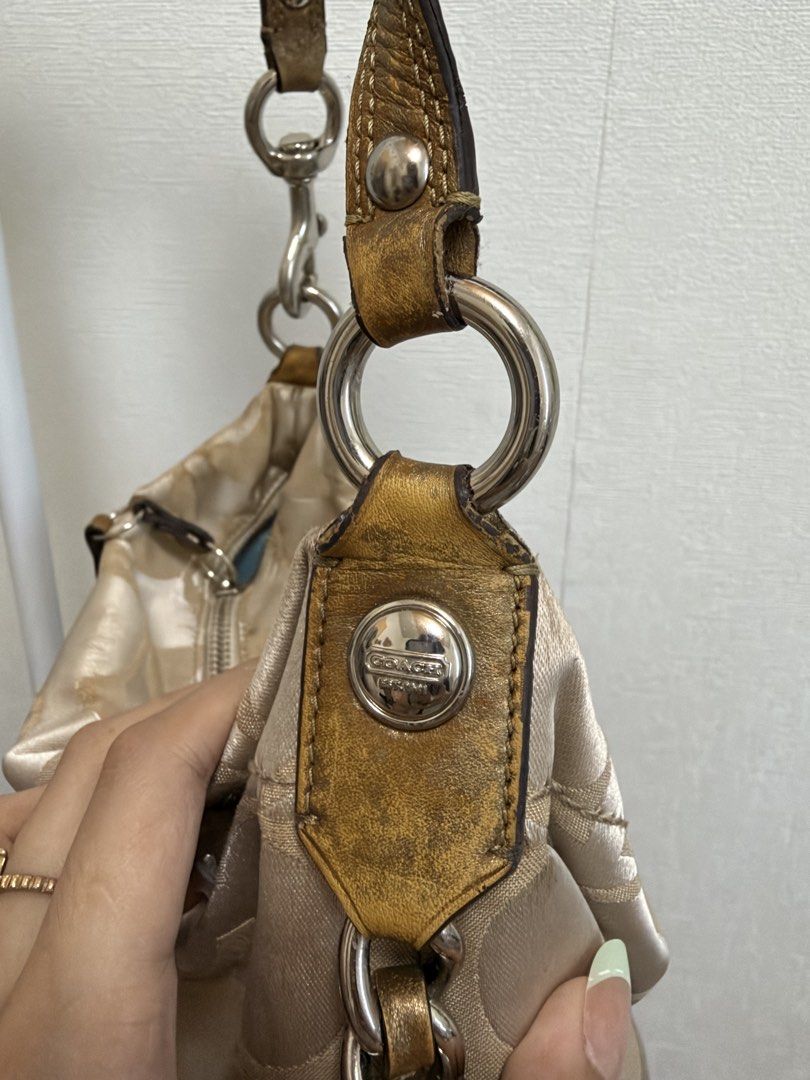 Coach Signature Sateen Carly (Category: Shoulder Bags) located in Cagayan de Oro. Submitted by geminiakabane (Listing ID 1470351382, Image 3). Description: Minimal signs of use Faded gold color Needs wash Can fit 11-inch ipad.