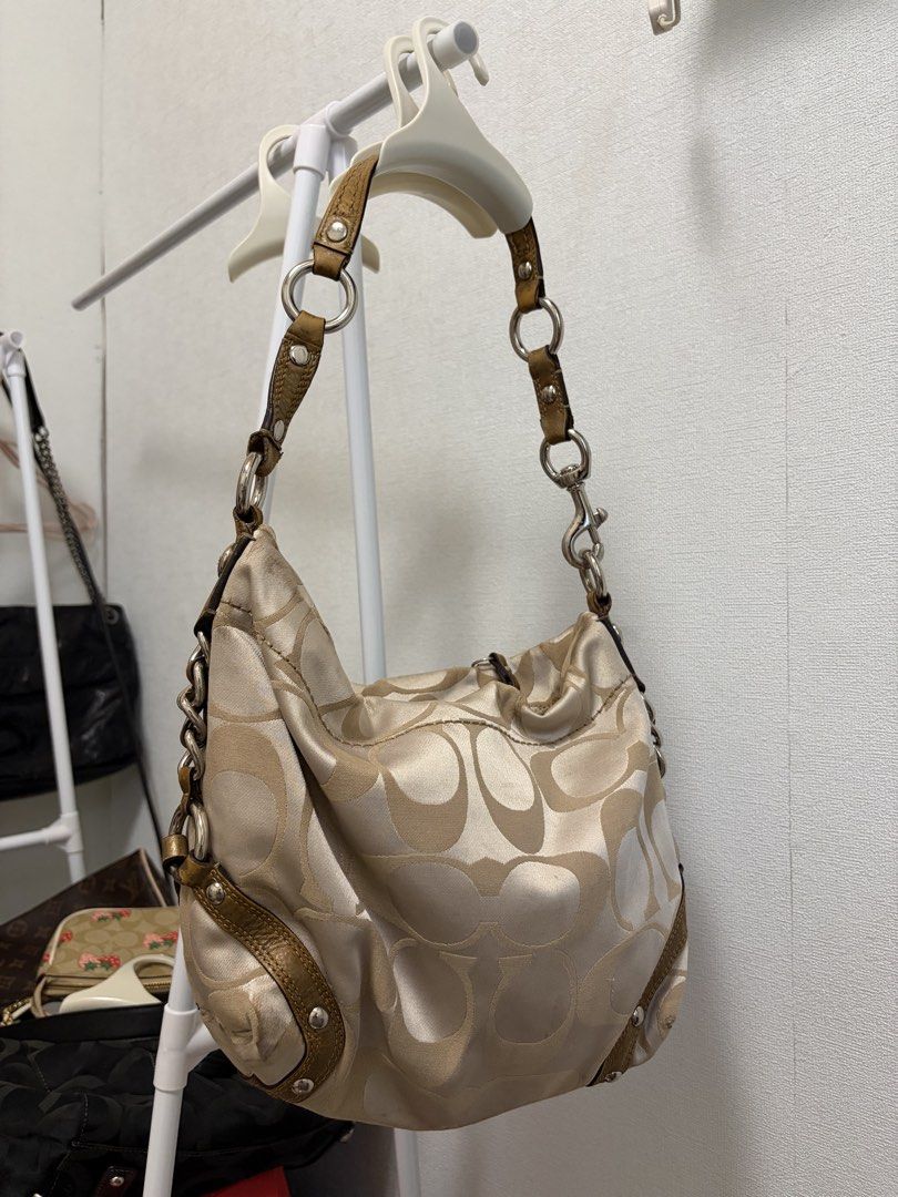 Coach Signature Sateen Carly (Category: Shoulder Bags) located in Cagayan de Oro. Submitted by geminiakabane (Listing ID 1470351382, Image 1). Description: Minimal signs of use Faded gold color Needs wash Can fit 11-inch ipad.