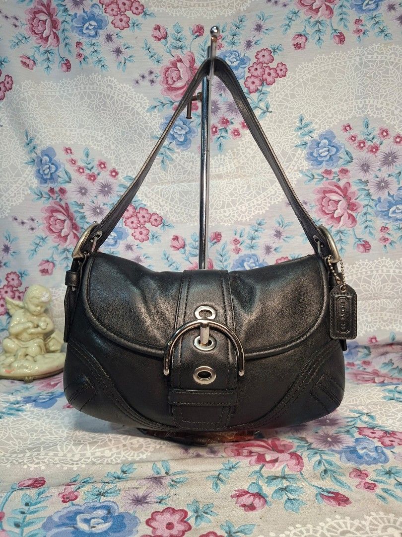 COACH SOHO SMALL LEATHER BAG (Category: Shoulder Bags) located in General Mariano Alvarez. Submitted by adonid (Listing ID 1470443064, Image 1). Description: GOOD CONDITION ORIGINAL COACH SOHO LEATHER MINIMAL SIGN OF USAGE ONLY LINIS LANG KONTI.