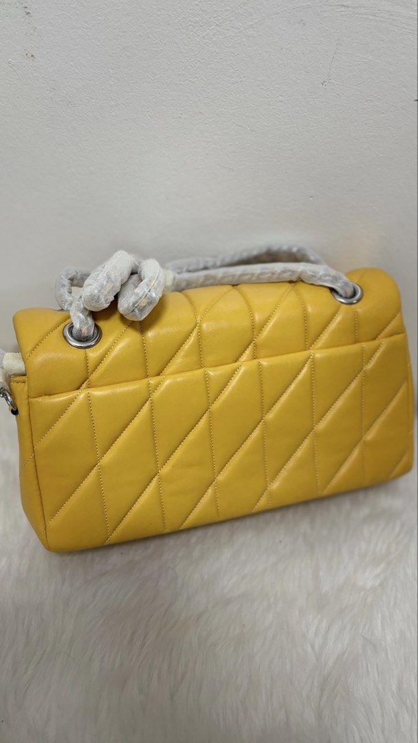 COACH TABBY 26 YELLOW QUILTED (Category: Luxury Bags & Wallets) located in Marikina City. Submitted by airamarie999 (Listing ID 1470378112, Image 2). Description: .