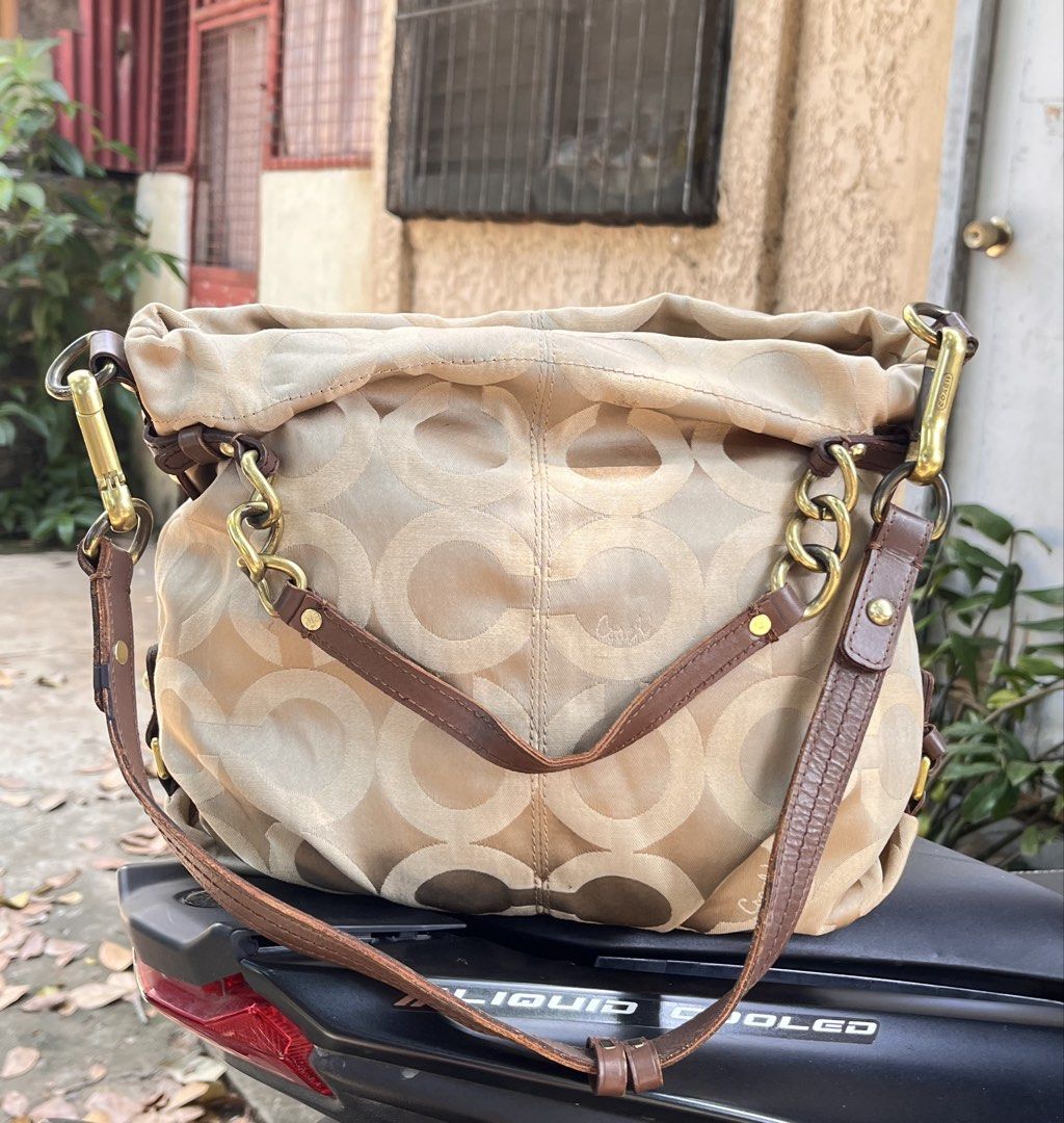 Coach Tway brown bag (Category: Cross-body Bags) located in Cagayan de Oro. Submitted by prelovedukayukaybags_cdo (Listing ID 1470360176, Image 2). Description: .