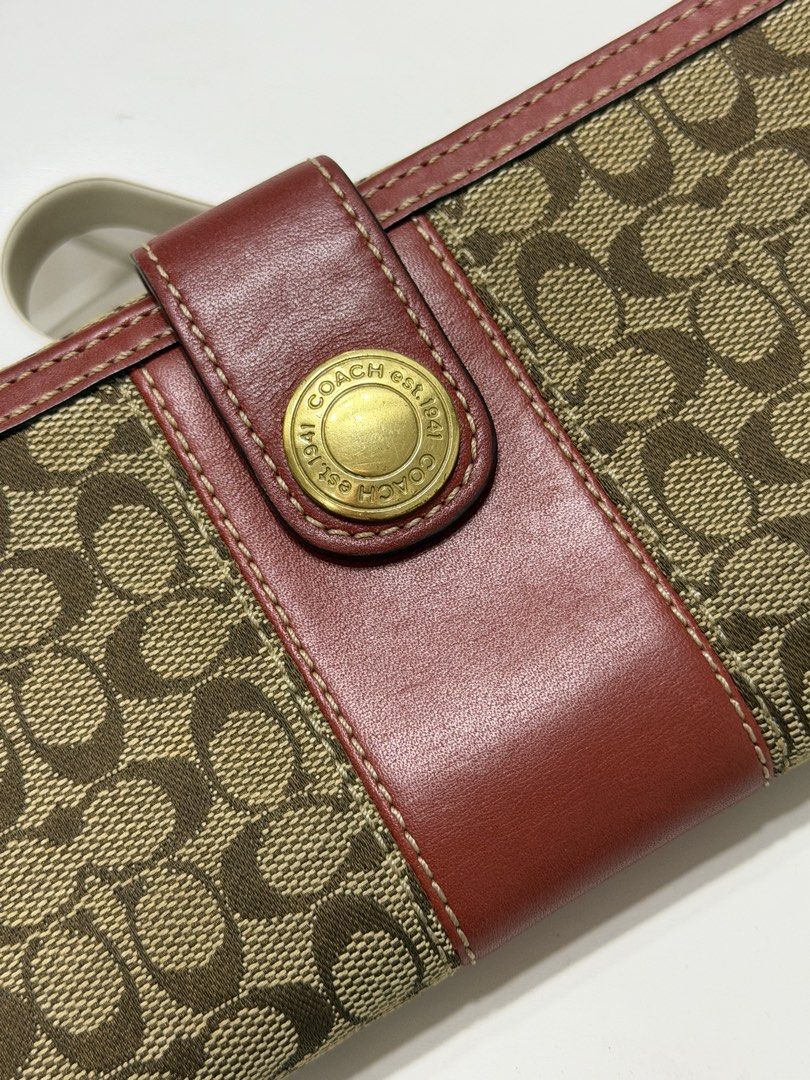 Coach Wallet (Category: Wallets & Card holders) located in Cavite. Submitted by aljennaaaa (Listing ID 1470542300, Image 2). Description: .