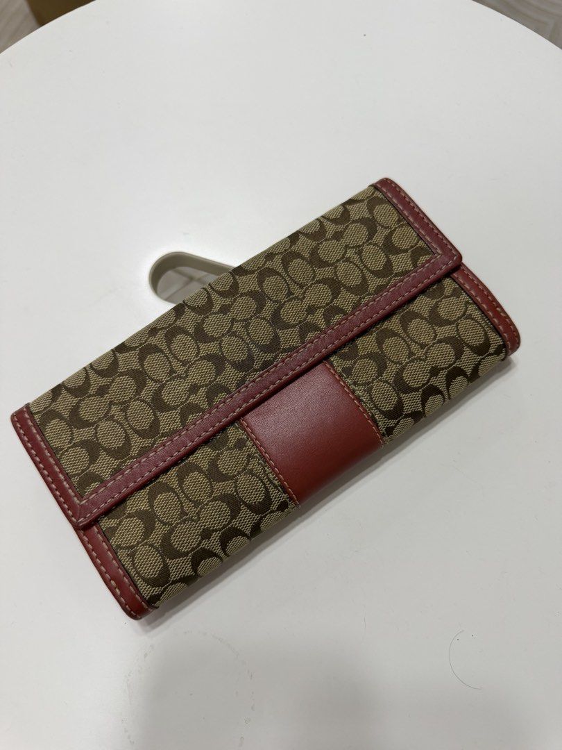 Coach Wallet (Category: Wallets & Card holders) located in Cavite. Submitted by aljennaaaa (Listing ID 1470542300, Image 3). Description: .
