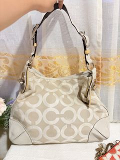 (Category: ) located in . Submitted by bagbabe_boutique (Listing ID 1470552010, Image 1). Description: .