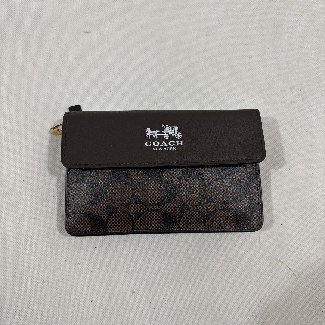 Coach Wrislet Wallet Pouch (Category: Wallets & Card holders) located in Cavite. Submitted by itsayaaa (Listing ID 1470539721, Image 2). Description: No Issue Excellent Condition .