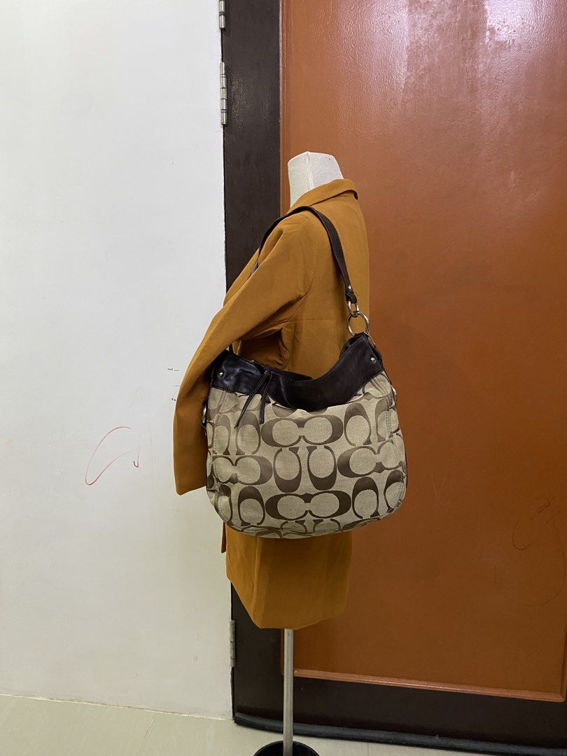 Coach Zoe (Category: Beach Bags) located in Buhi. Submitted by nyleeshop0.0 (Listing ID 1470520076, Image 1). Description: Coach Zoey medium/large size + all details are in photos Msg for further inquiry if any Price + Sf.