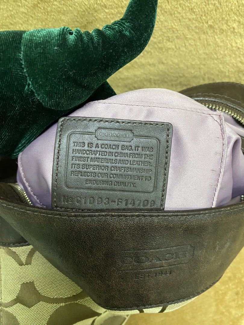 Coach Zoe (Category: Beach Bags) located in Buhi. Submitted by nyleeshop0.0 (Listing ID 1470520076, Image 3). Description: Coach Zoey medium/large size + all details are in photos Msg for further inquiry if any Price + Sf.
