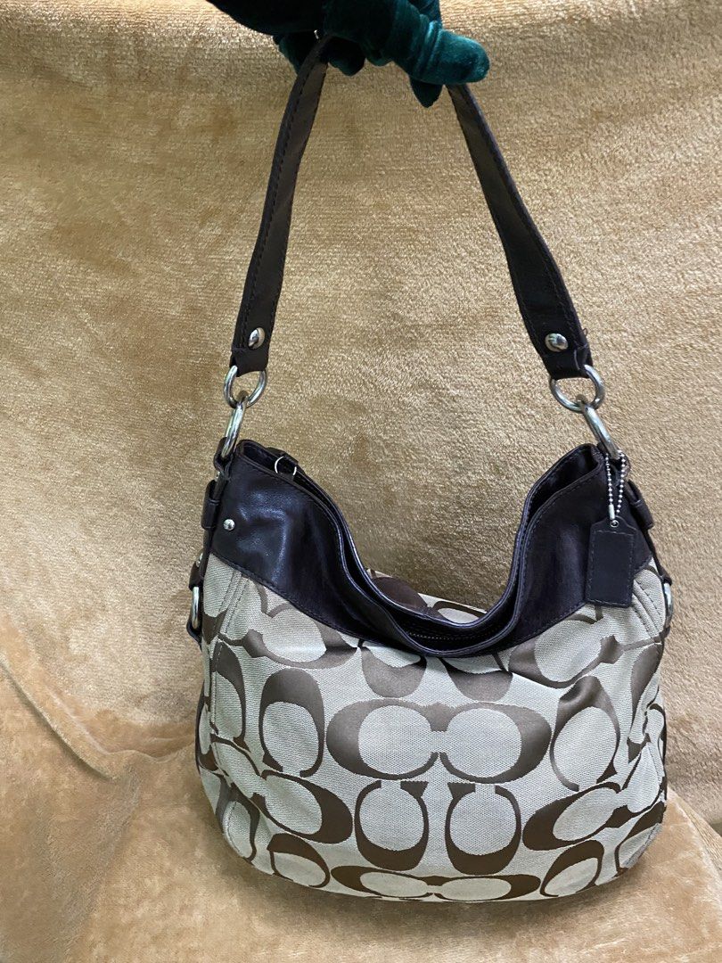 Coach Zoe (Category: Beach Bags) located in Buhi. Submitted by nyleeshop0.0 (Listing ID 1470520076, Image 2). Description: Coach Zoey medium/large size + all details are in photos Msg for further inquiry if any Price + Sf.