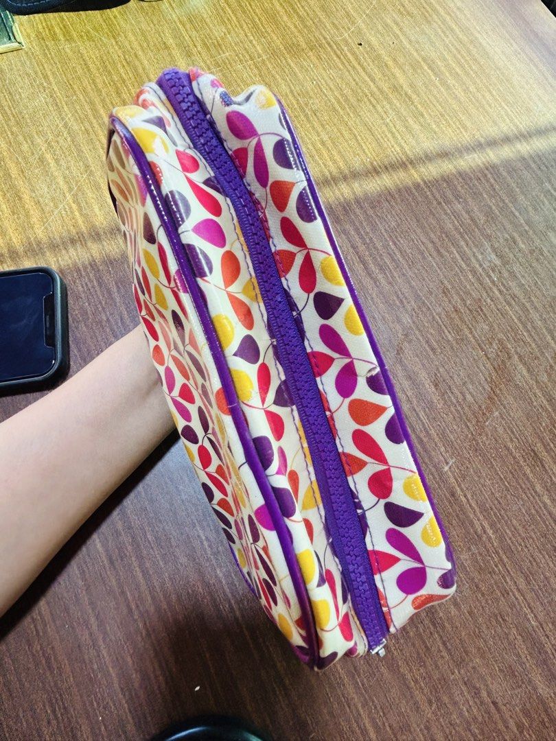 Colorful Leaf Pattern Cosmetic Pouch (Category: Purses & Pouches) located in Manila. Submitted by starbalesukandjapansurplus (Listing ID 1470555591, Image 2). Description: - Design: Multi-colored leaf print with a classy cream base - Accents: Eye-catching purple zipper tape and matching pull tab - Structure: Rectangular shape with reinforced piping along the edges - Material: Easy-to-clean glossy finish - Capacity: Roomy interior, perfect for dai