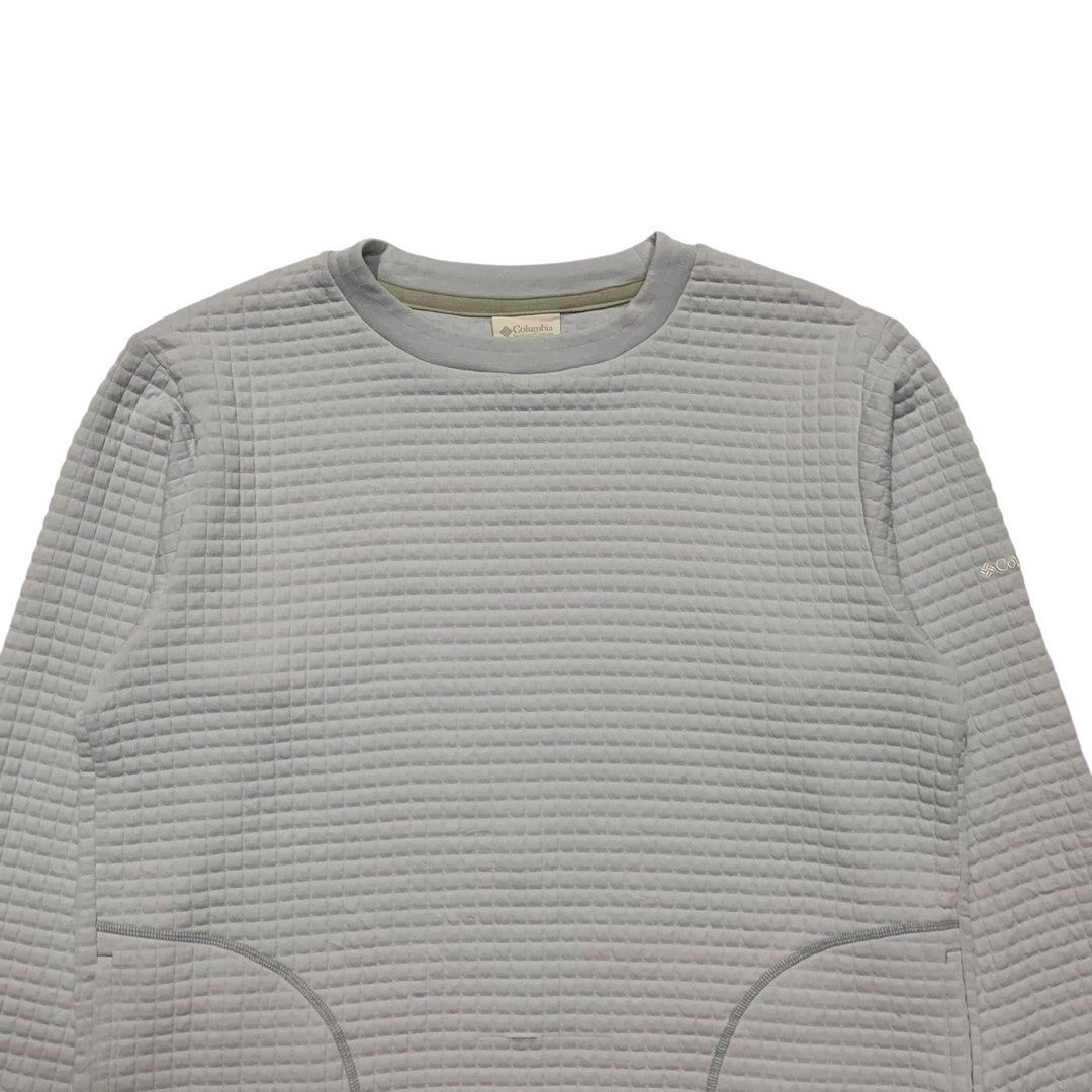 Columbia Waffle Thermal Sweater (Category: Coats, Jackets and Outerwear) located in Baguio. Submitted by thesecretshop_ph (Listing ID 1470381612, Image 3). Description: Size: Large Lenght: 24” Width: 20” Issue: Minor Slit .